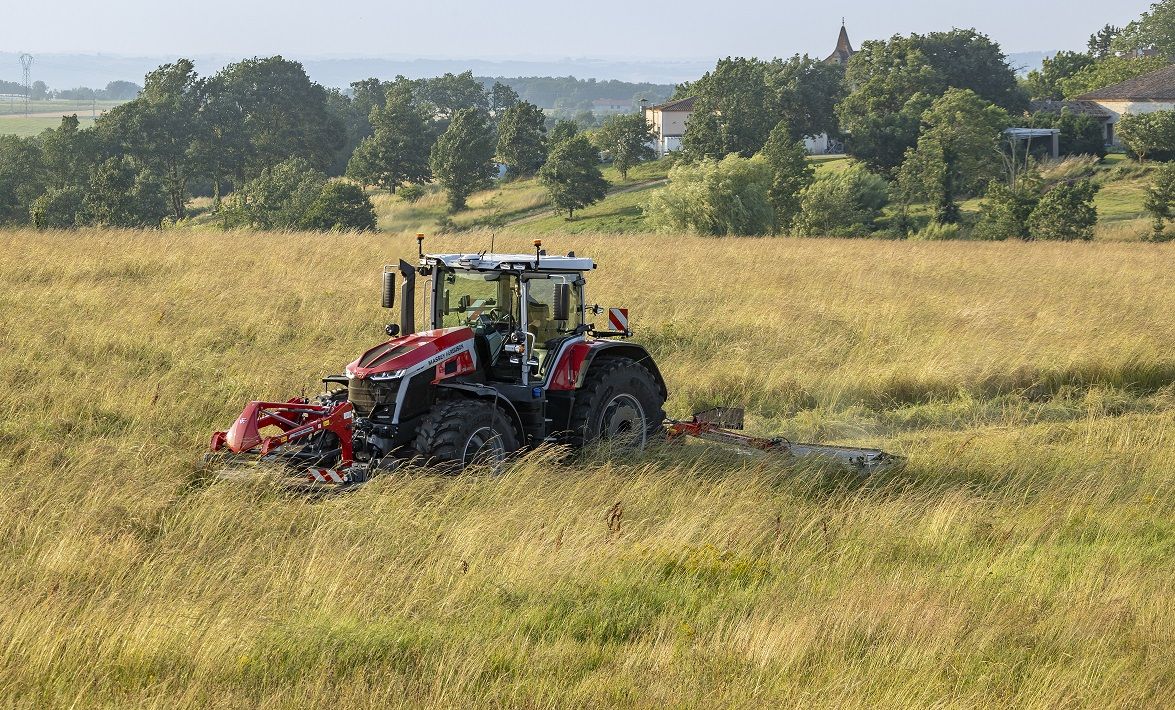 MF9S_EU_BUTTERFLYMOWER_WORKING_FR_0623-5055
